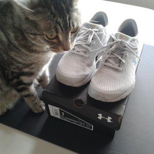 womens running shoes